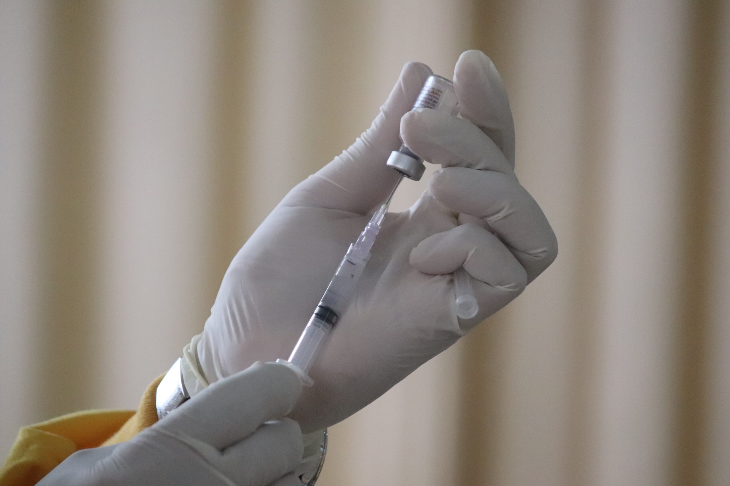 23歳のイタリア人女性がcovid 19ワクチンを6回投与される Human Incubator